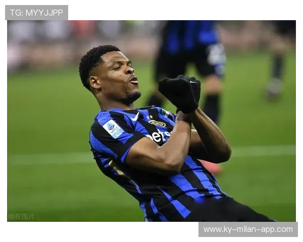 国米邓弗里斯倒地怒射破门，团队激情瞬间被点燃